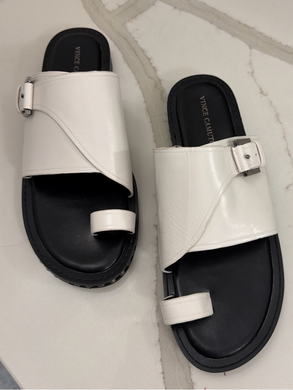 Sz9 Vince Camuto White and Black Leather Buckle Toe-Loop Slide Sandals